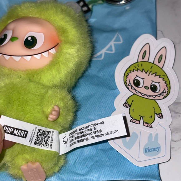 POP MART Labubu Pin For Love CONFIRMED Letter V Pendant - Picture 3 of 8